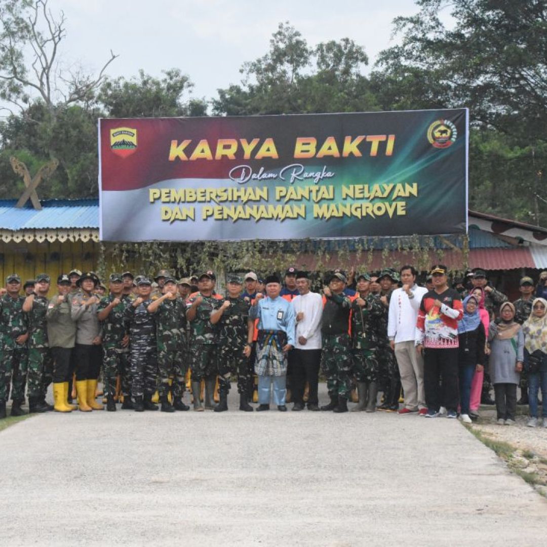 Danrem 031/Wira Bima Gelar Aksi Pembersihan Pantai Dumai.
