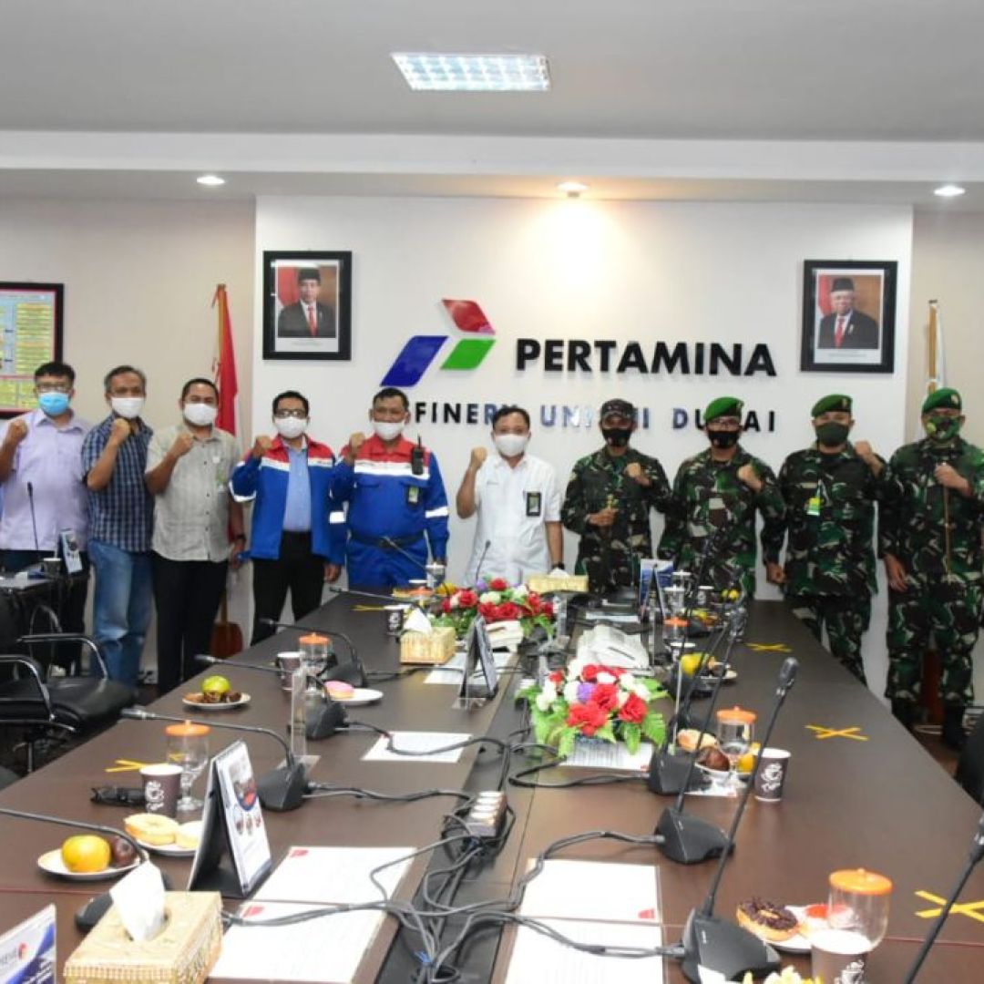 Kunjungi Pertamina RU II Dumai, Danrem 031/WB Ajak Bantu Masyarakat Terdampak Covid 19
