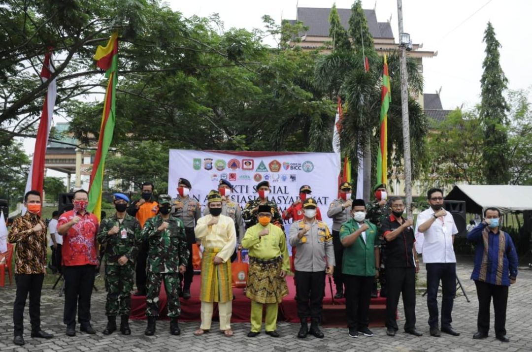 Danrem 031/Wira Bima Hadiri Acara Baksos dan Apresiasi Masyarakat Bagi Pejuang Pemadam Karhutla Riau