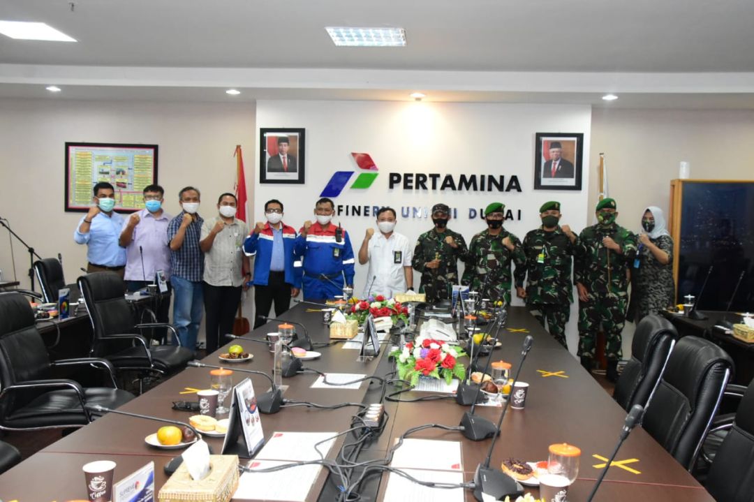 Kunjungi Pertamina RU II Dumai, Danrem 031/WB Ajak Bantu Masyarakat Terdampak Covid 19