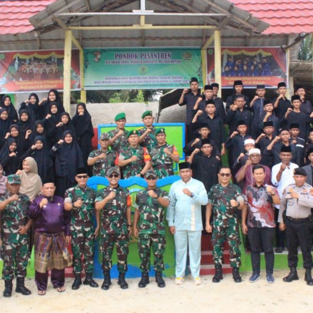 Korem 031/Wira Bima adakan Jumat Berkah Makan Gratis untuk Anak Ponpes.