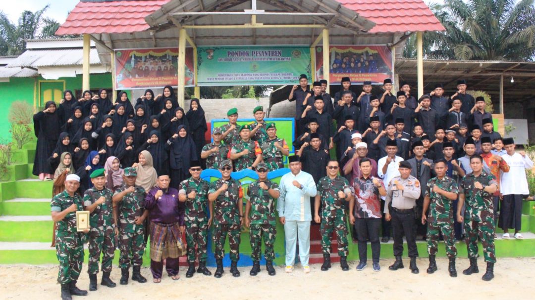 Korem 031/Wira Bima adakan Jumat Berkah Makan Gratis untuk Anak Ponpes.