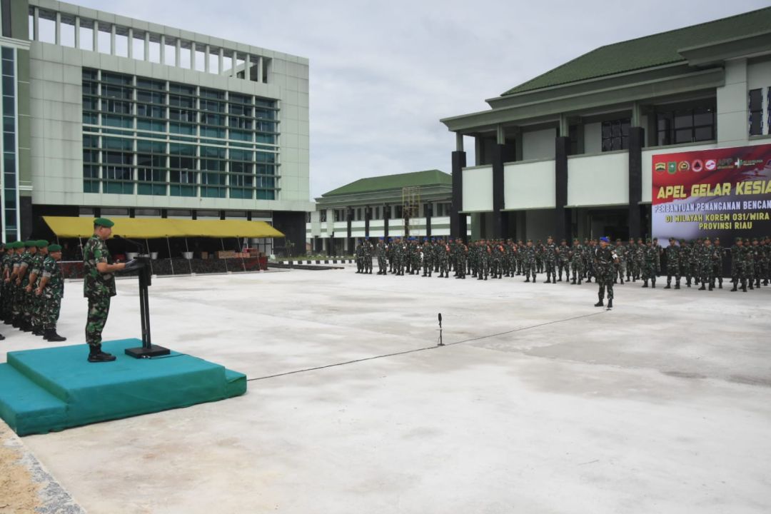 Danrem Pimpin Apel Gelar Kesiapan Perbantuan Penanganan Bencana Banjir Di Wilayah Korem 031/WB Provinsi Riau.